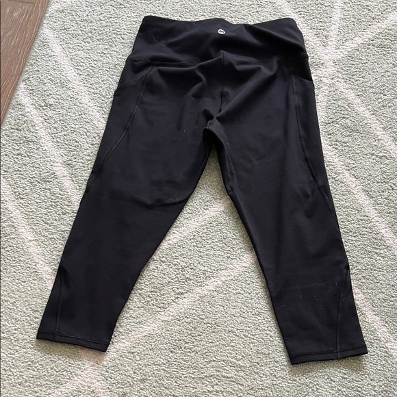 Ewedoos Black Capri Leggings with Side Pockets - Picture 2 of 5
